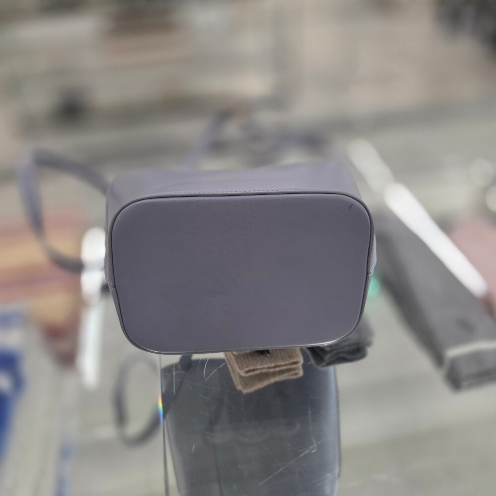 셀린느 퀴르 트리옹프 스몰 버킷백 113783DU3.07LG