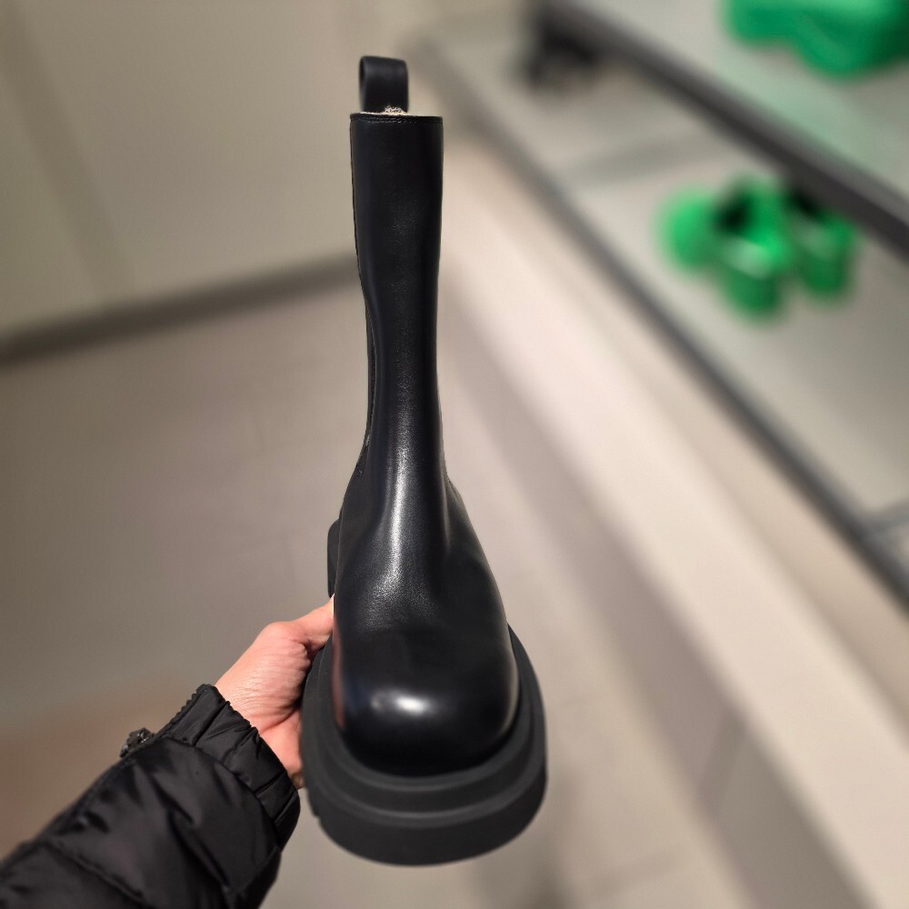 보테가베네타 여성 첼시 퍼 부츠 678091 1000