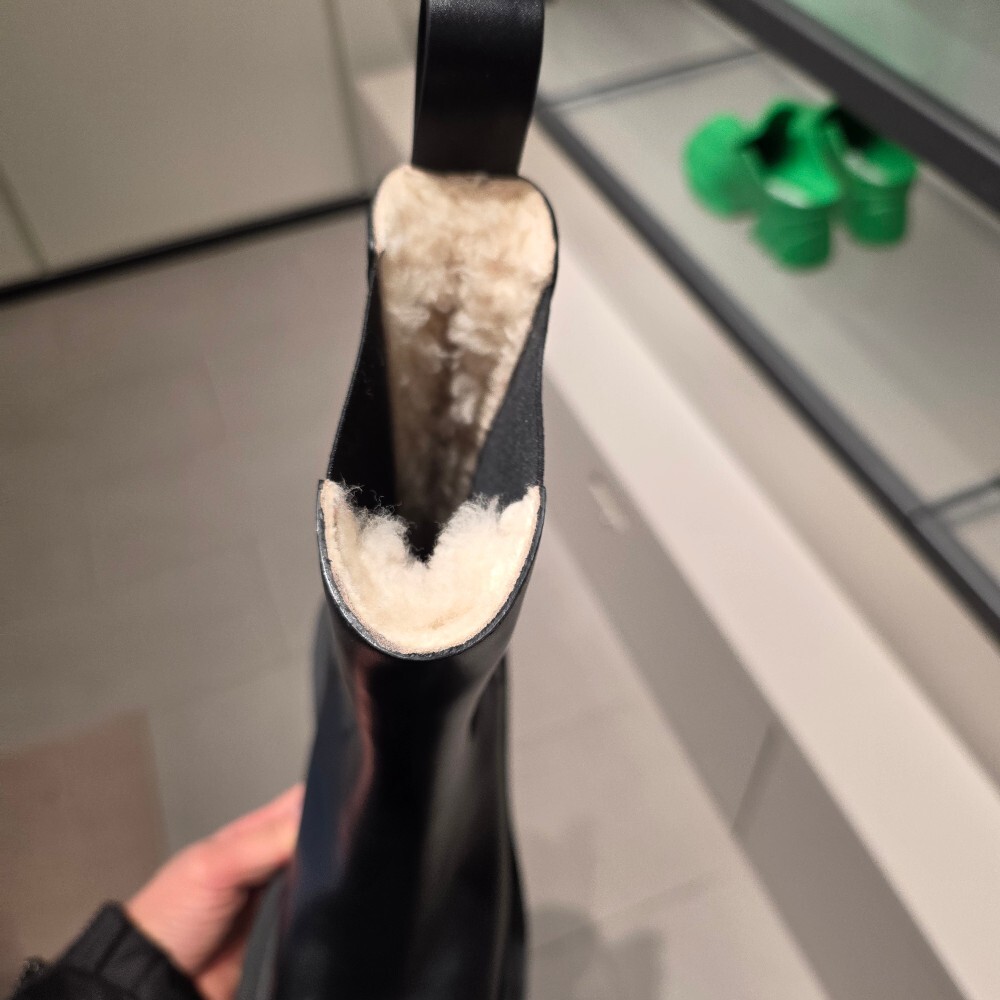 보테가베네타 여성 첼시 퍼 부츠 678091 1000