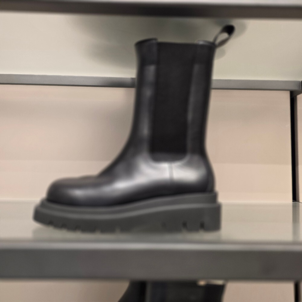 보테가베네타 여성 첼시 퍼 부츠 678091 1000