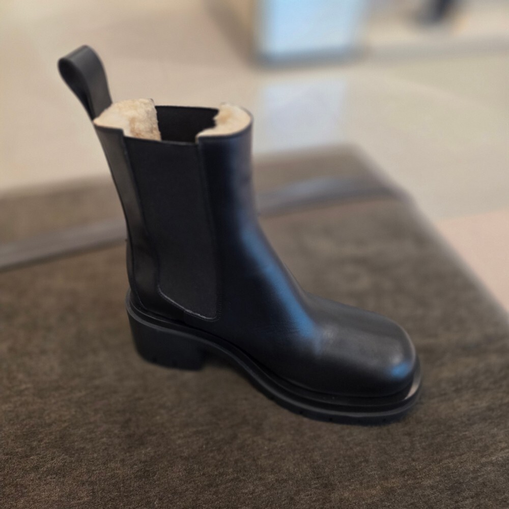 보테가베네타 여성 첼시 퍼 부츠 716246 1000