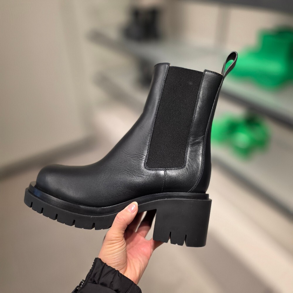 보테가베네타 여성 첼시 퍼 부츠 716246 1000