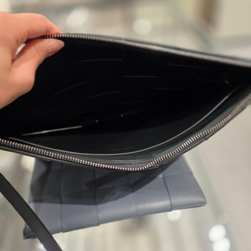 보테가베네타 인트레치아토 클러치백 649616