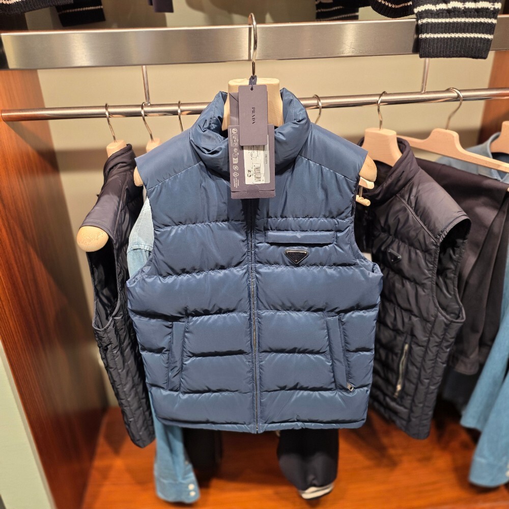 프라다 리나일론 남성 패딩 조끼 SGJ191