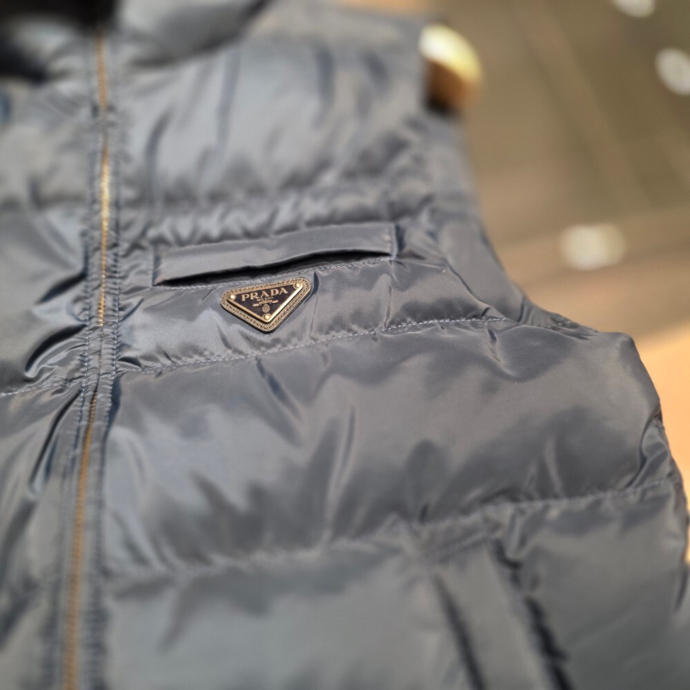 프라다 리나일론 남성 패딩 조끼 SGJ191