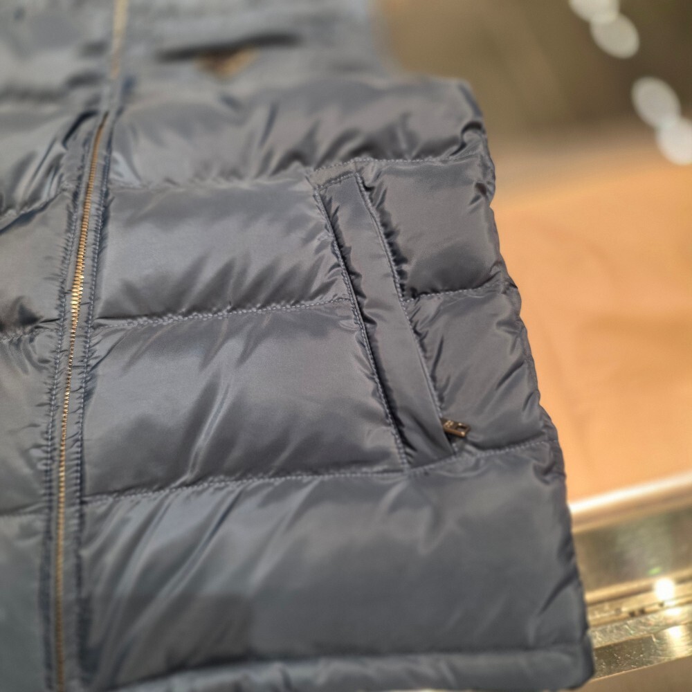 프라다 리나일론 남성 패딩 조끼 SGJ191