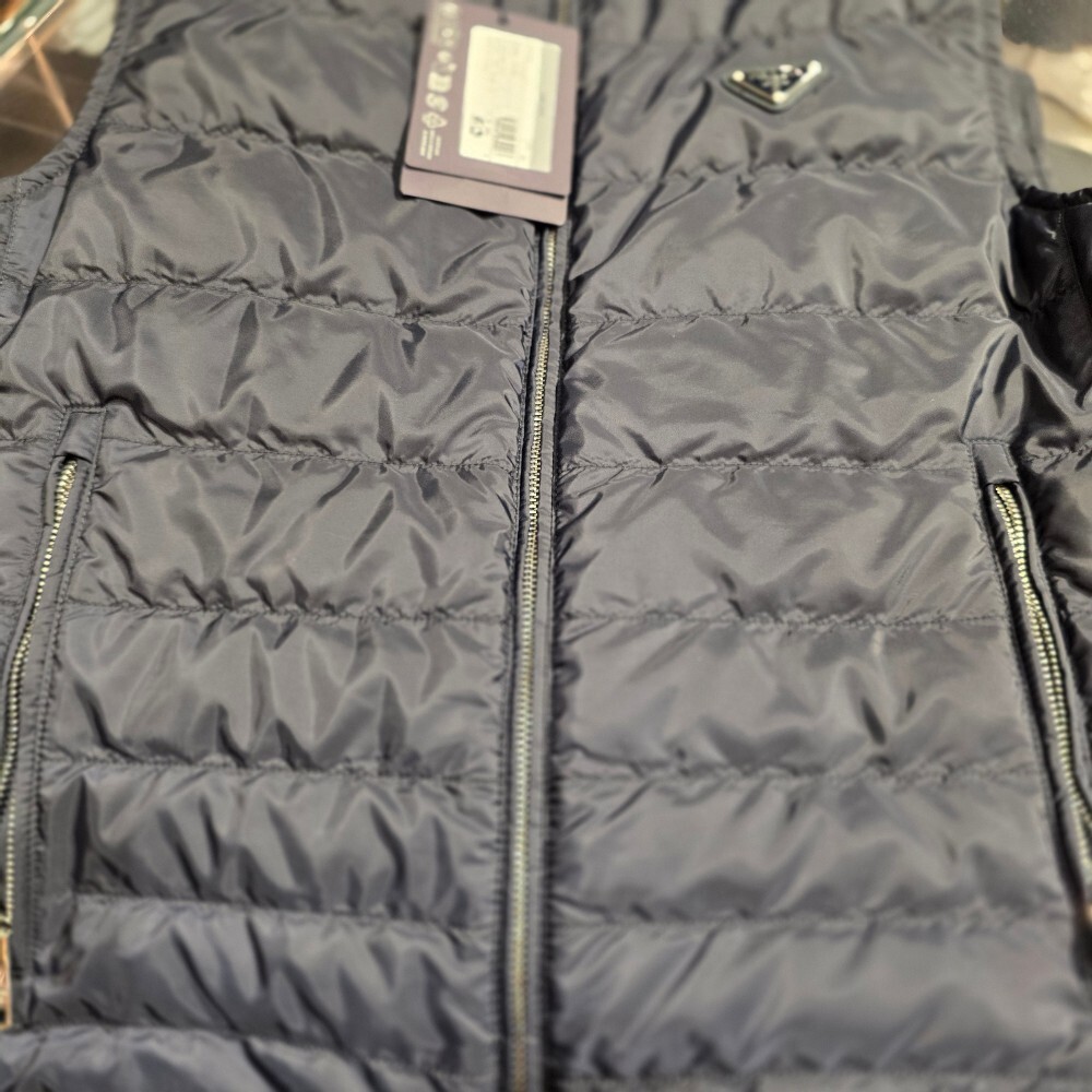 프라다 리나일론 남성 패딩 조끼 SGH069