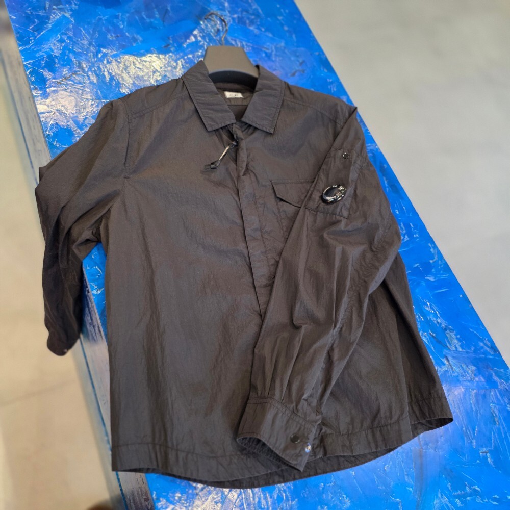 CP컴퍼니 나일론 오버사이즈 셔츠 자켓 18CMOS095A 005904G