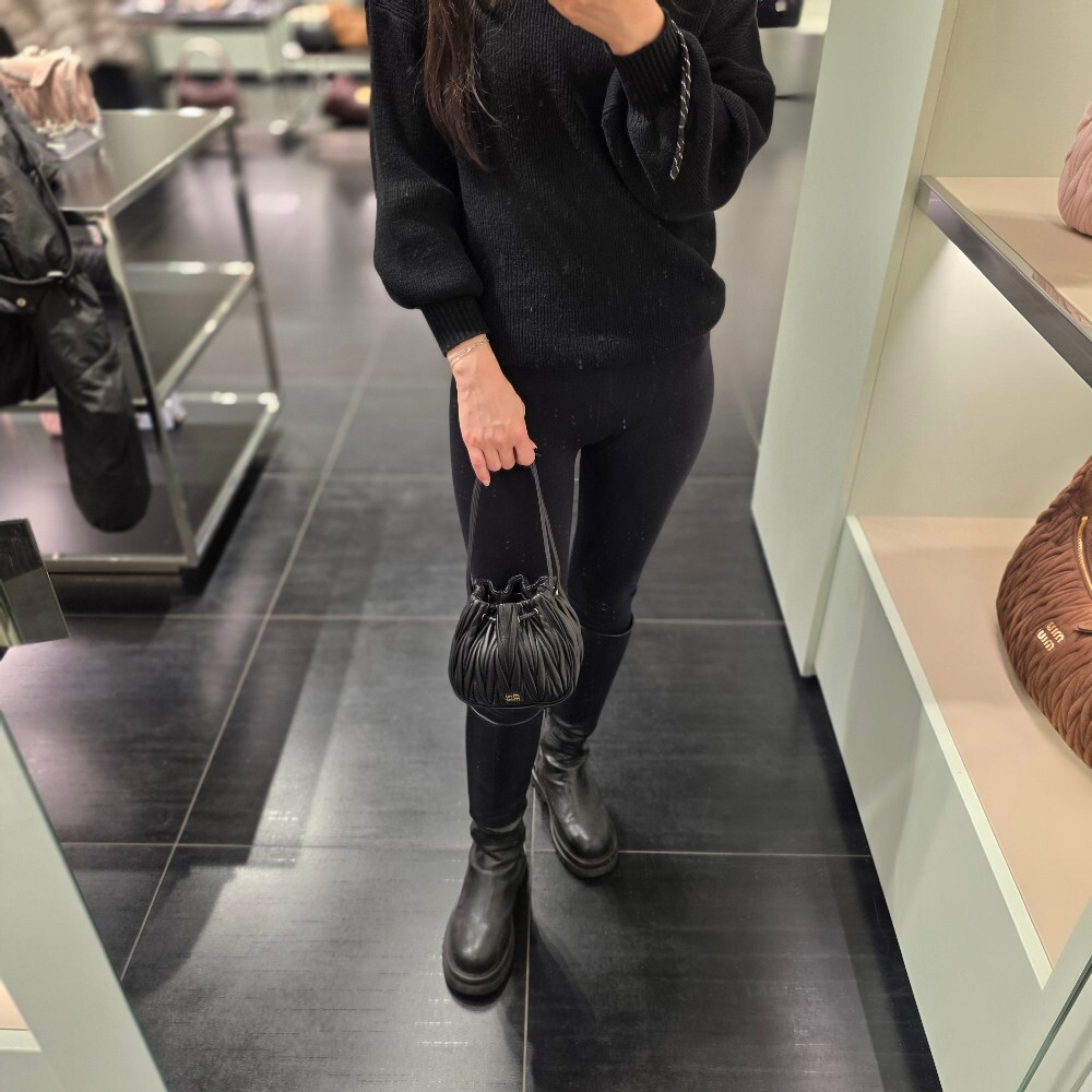 미우미우 마틀라쎄 파우치백 5ND022