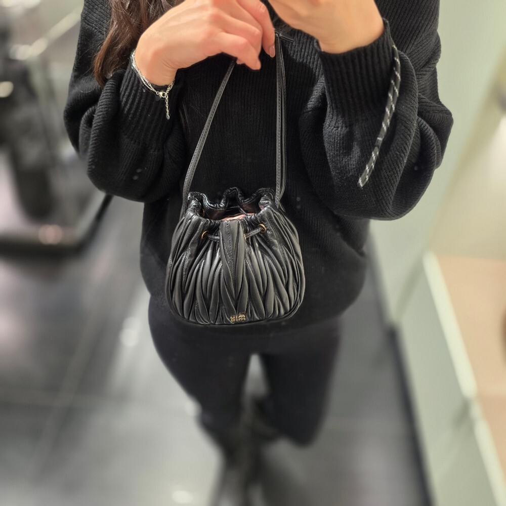 미우미우 마틀라쎄 파우치백 5ND022