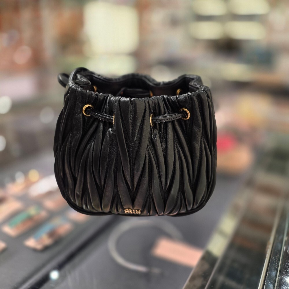 미우미우 마틀라쎄 파우치백 5ND022