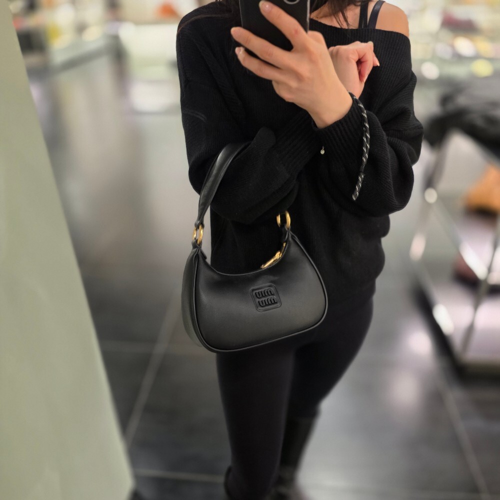 미우미우 소프트 패디드 레더 호보 숄더백 5BC142