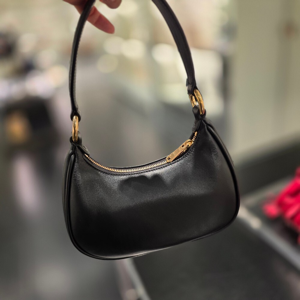 미우미우 소프트 패디드 레더 호보 숄더백 5BC142