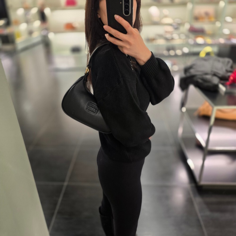 미우미우 소프트 패디드 레더 호보 숄더백 5BC142