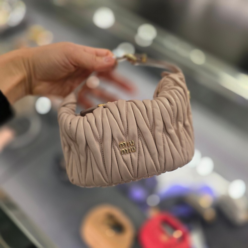 미우미우 마테라쎄 나파 가죽 파우치 숄더백 5NE026