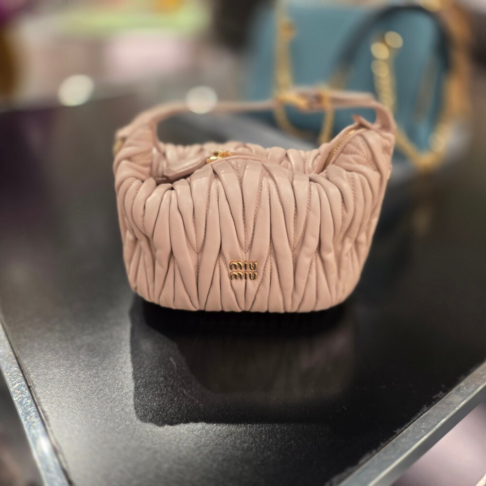 미우미우 마테라쎄 나파 가죽 파우치 숄더백 5NE026