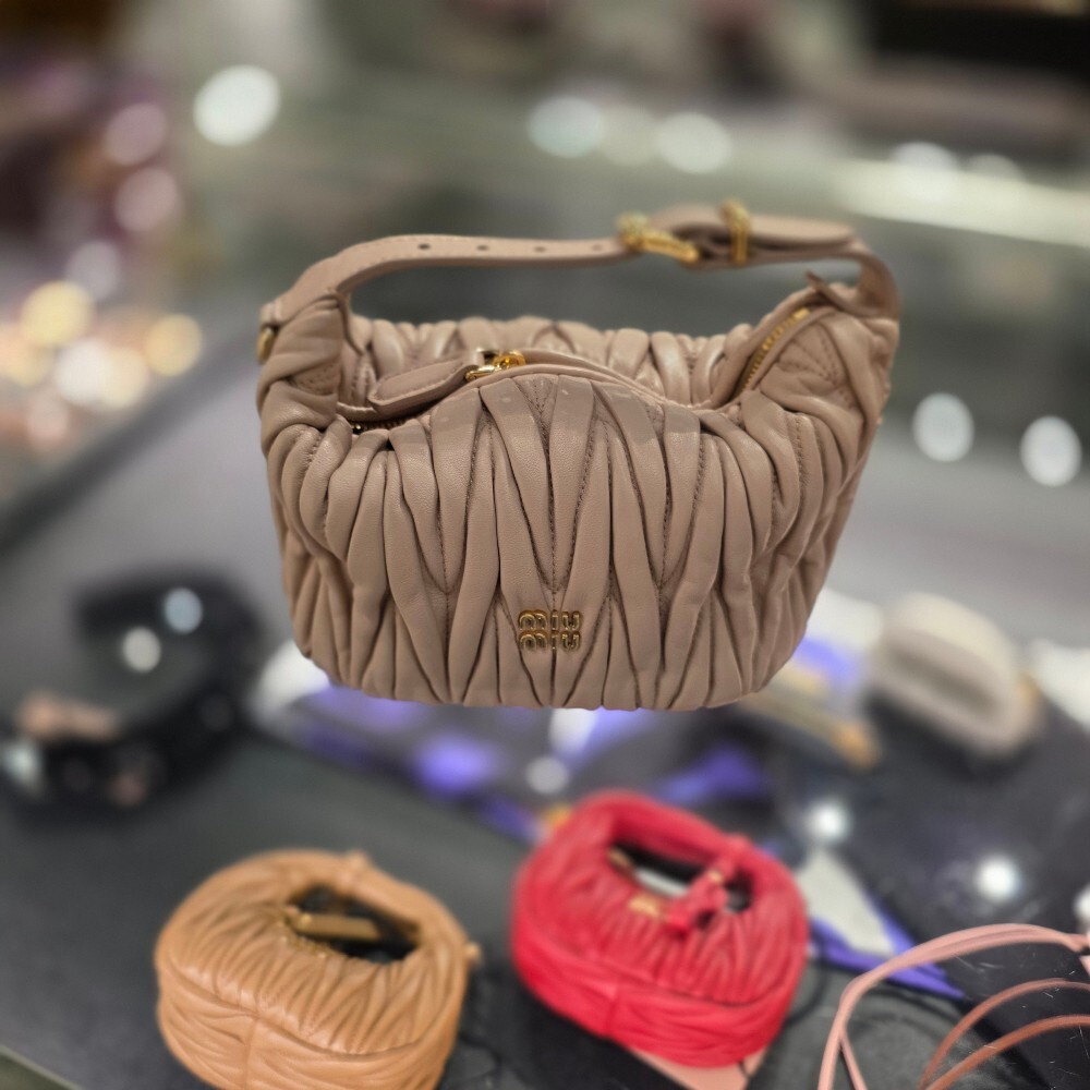 미우미우 마테라쎄 나파 가죽 파우치 숄더백 5NE026