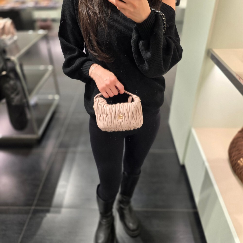 미우미우 마테라쎄 나파 가죽 파우치 숄더백 5NE026