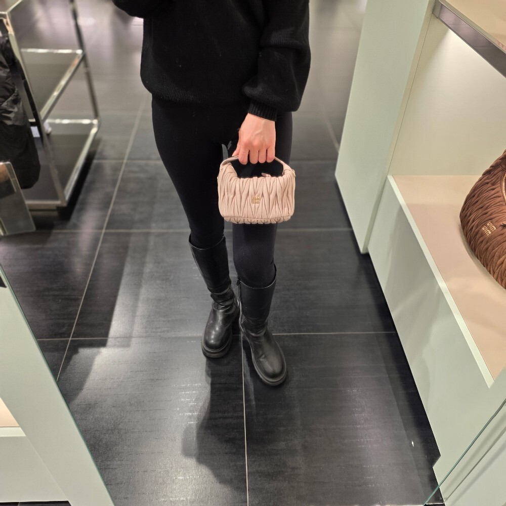 미우미우 마테라쎄 나파 가죽 파우치 숄더백 5NE026