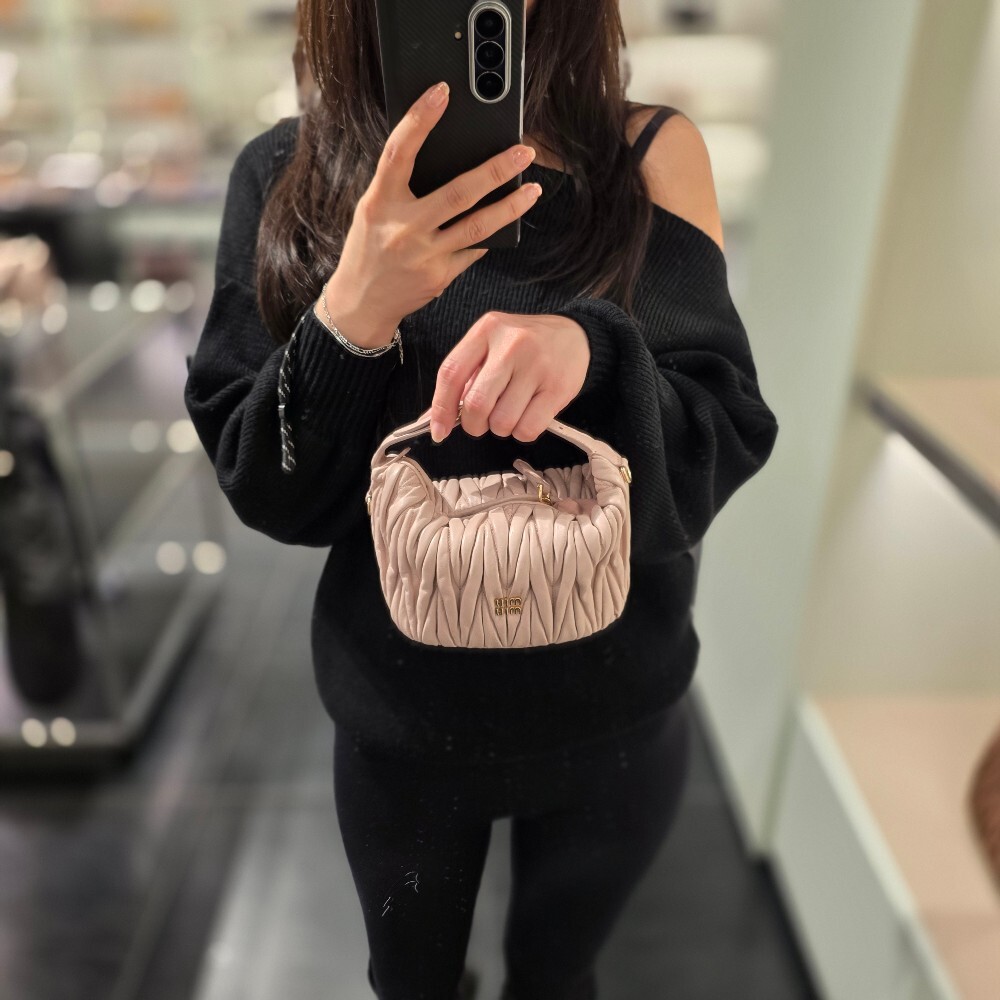 미우미우 마테라쎄 나파 가죽 파우치 숄더백 5NE026