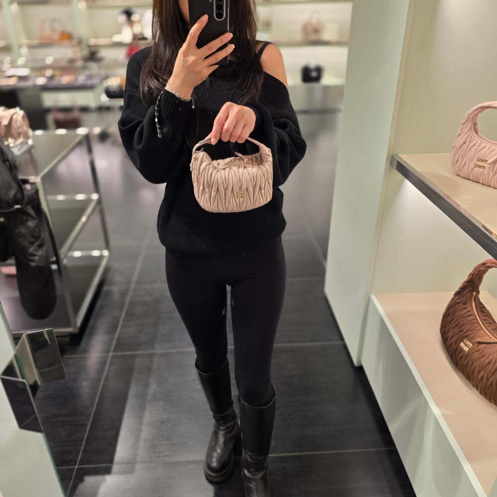 미우미우 마테라쎄 나파 가죽 파우치 숄더백 5NE026