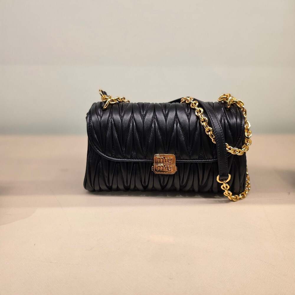 미우미우 마테라쎄 체인 숄더백 5BD266