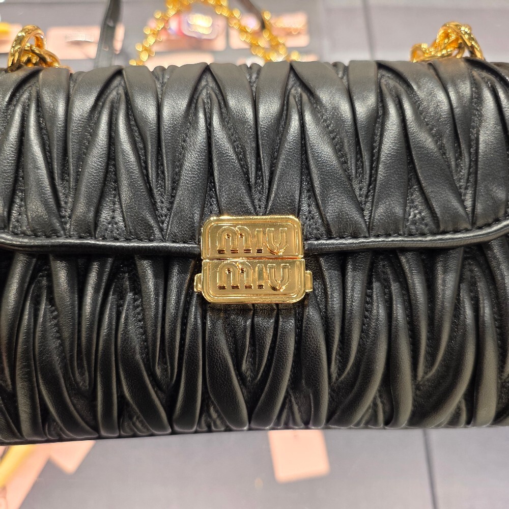 미우미우 마테라쎄 체인 숄더백 5BD266