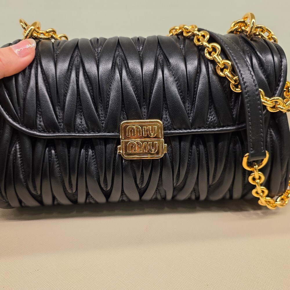 미우미우 마테라쎄 체인 숄더백 5BD266