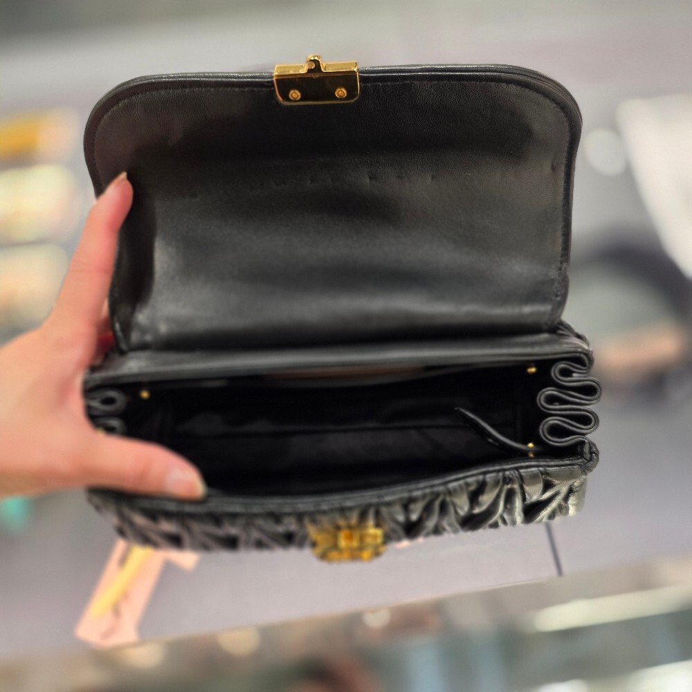 미우미우 마테라쎄 체인 숄더백 5BD266