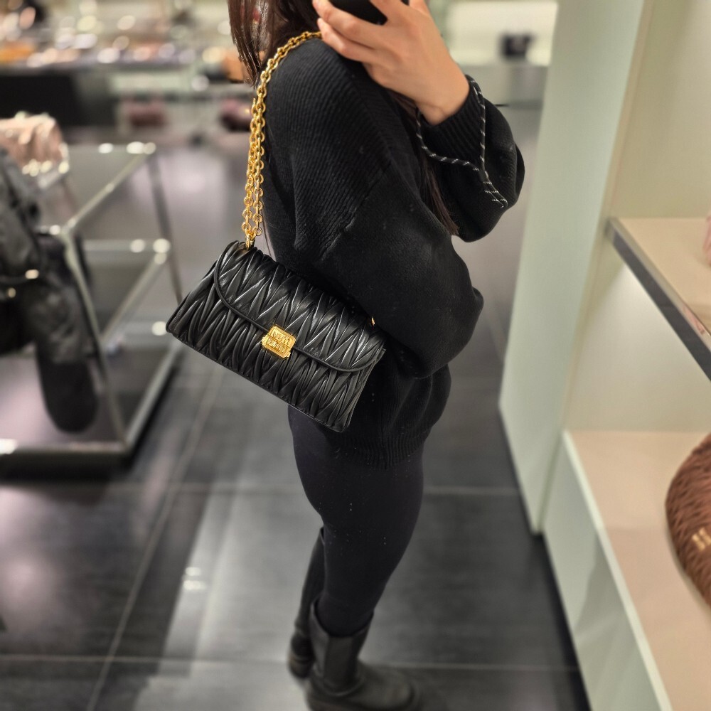 미우미우 마테라쎄 체인 숄더백 5BD266