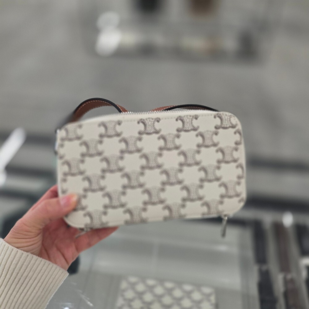 셀린느 트리옹프 캔버스 미니 메신저 박스백 114902DNK.04LE