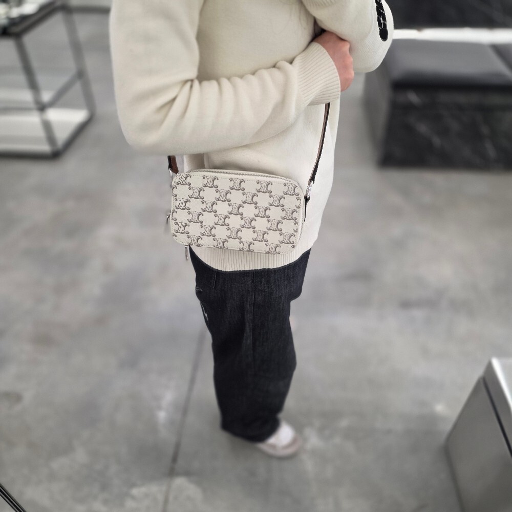 셀린느 트리옹프 캔버스 미니 메신저 박스백 114902DNK.04LE