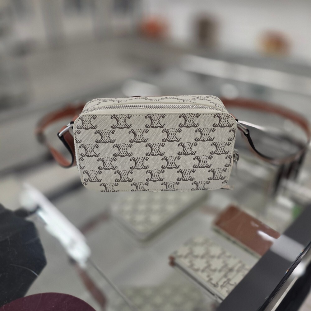 셀린느 트리옹프 캔버스 미니 메신저 박스백 114902DNK.04LE