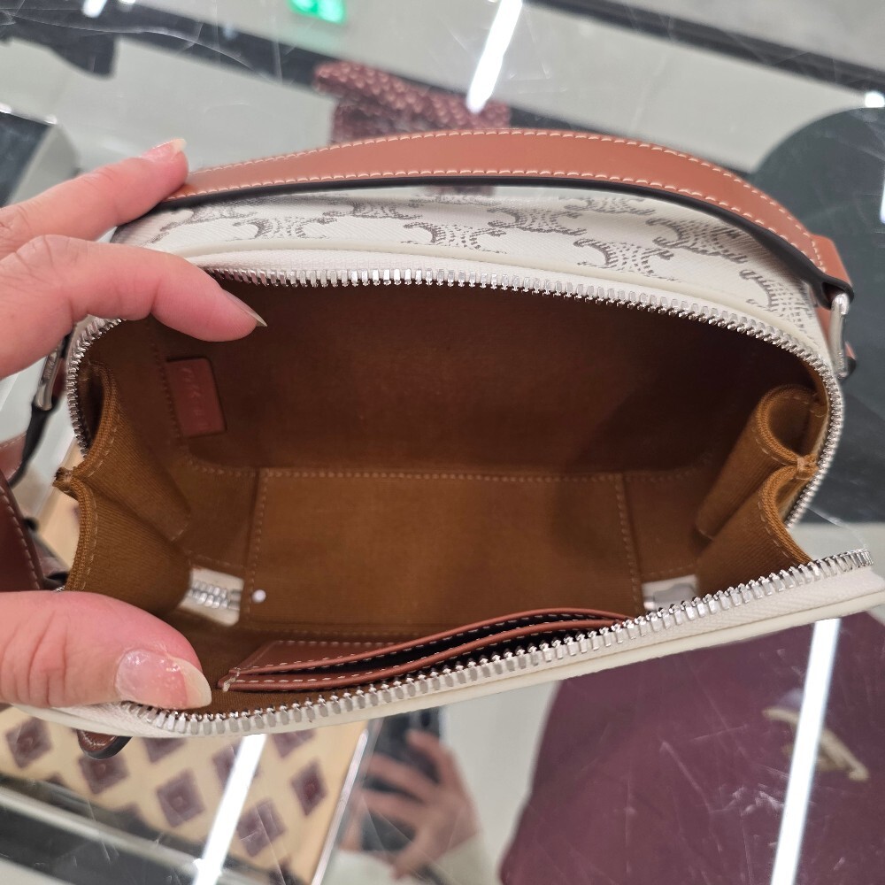 셀린느 트리옹프 캔버스 미니 메신저 박스백 114902DNK.04LE