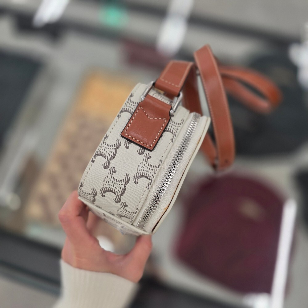 셀린느 트리옹프 캔버스 미니 메신저 박스백 114902DNK.04LE