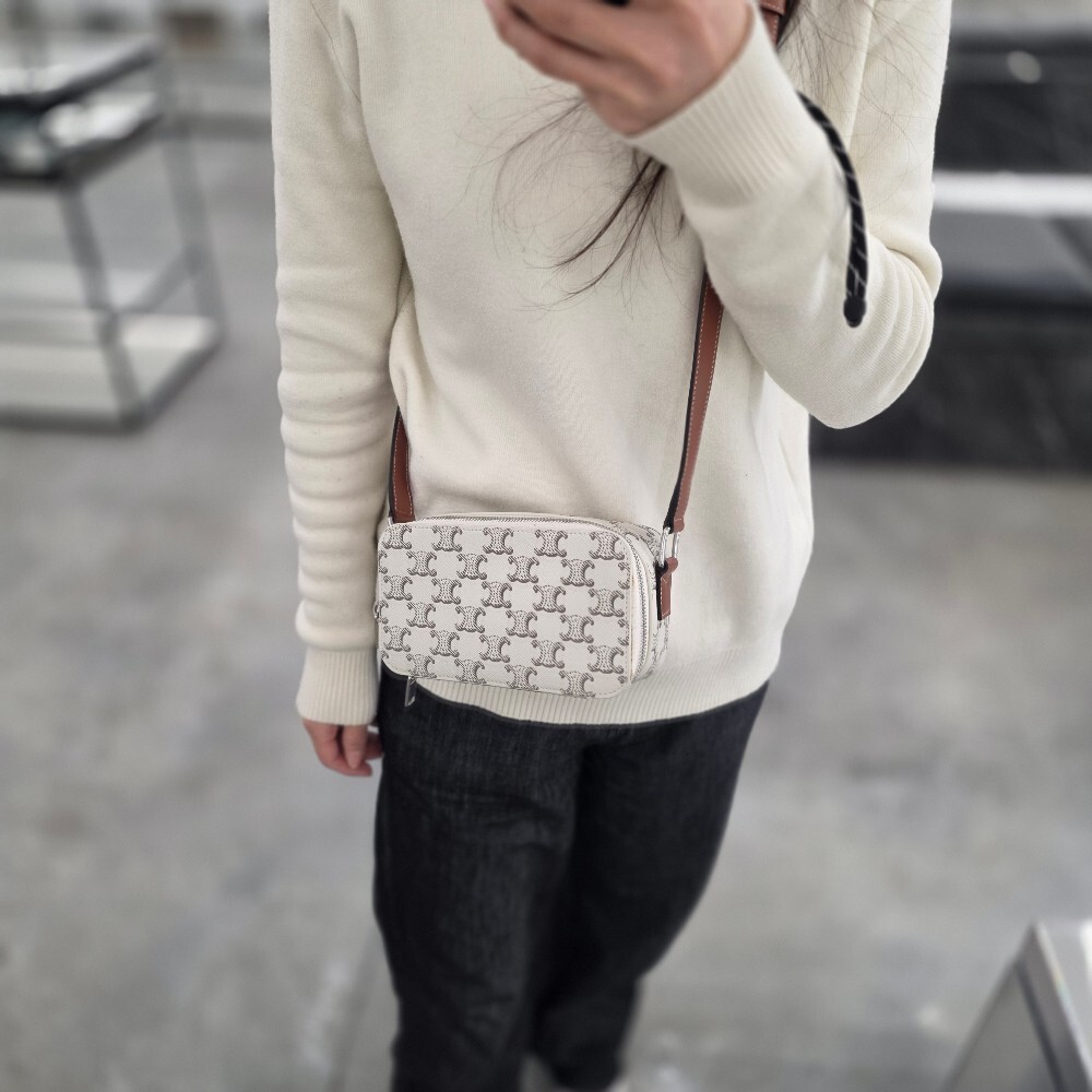 셀린느 트리옹프 캔버스 미니 메신저 박스백 114902DNK.04LE