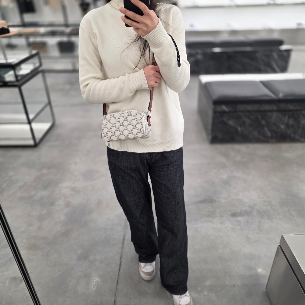 셀린느 트리옹프 캔버스 미니 메신저 박스백 114902DNK.04LE