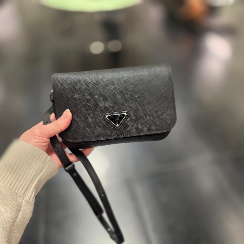 프라다 삼각로고 사피아노 크로스백 2VD061