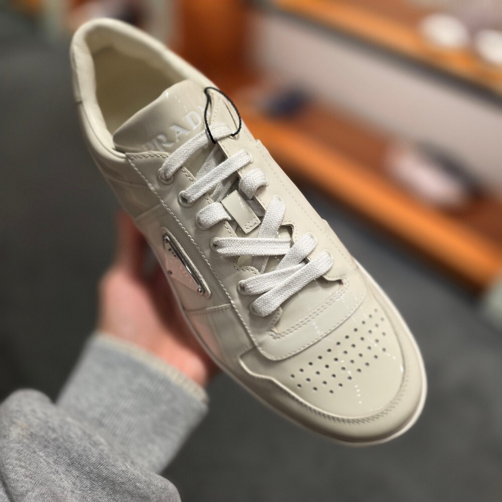 [아울렛] 프라다 다운다운 남성 스니커즈 2EE364