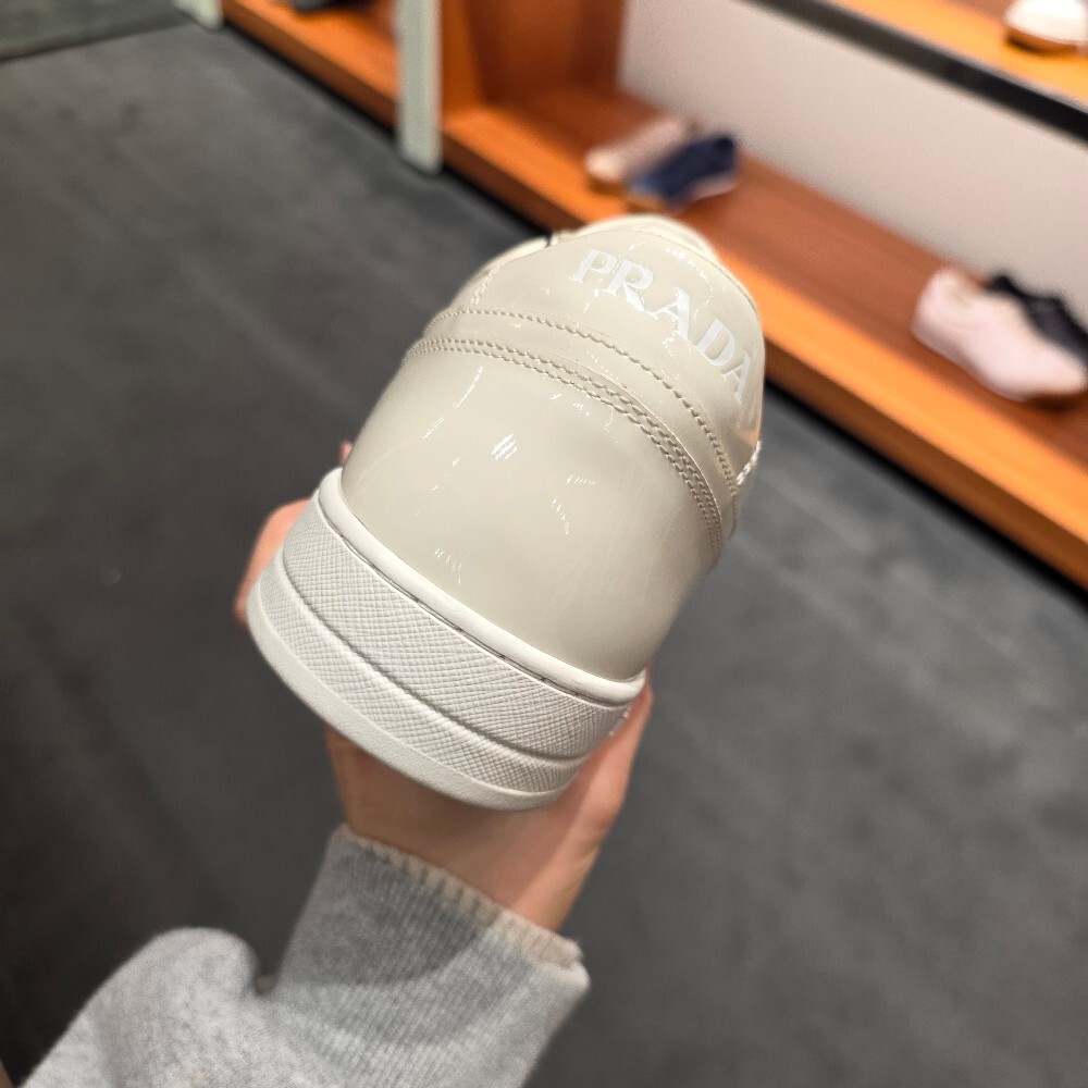 [아울렛] 프라다 다운다운 남성 스니커즈 2EE364