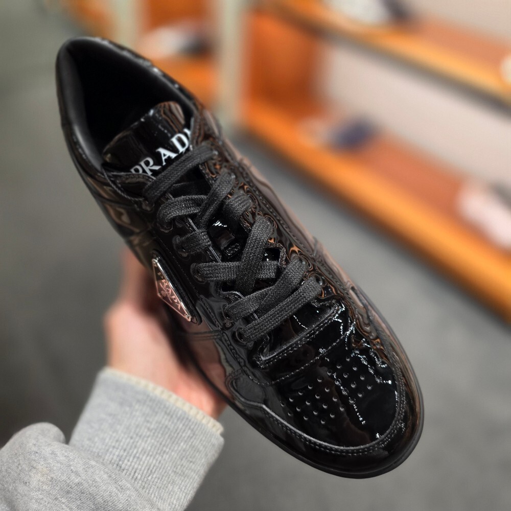 [아울렛] 프라다 다운다운 남성 스니커즈 2EE364