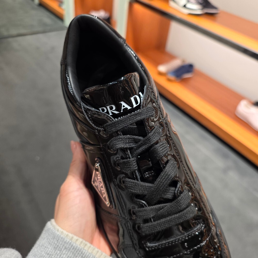 [아울렛] 프라다 다운다운 남성 스니커즈 2EE364