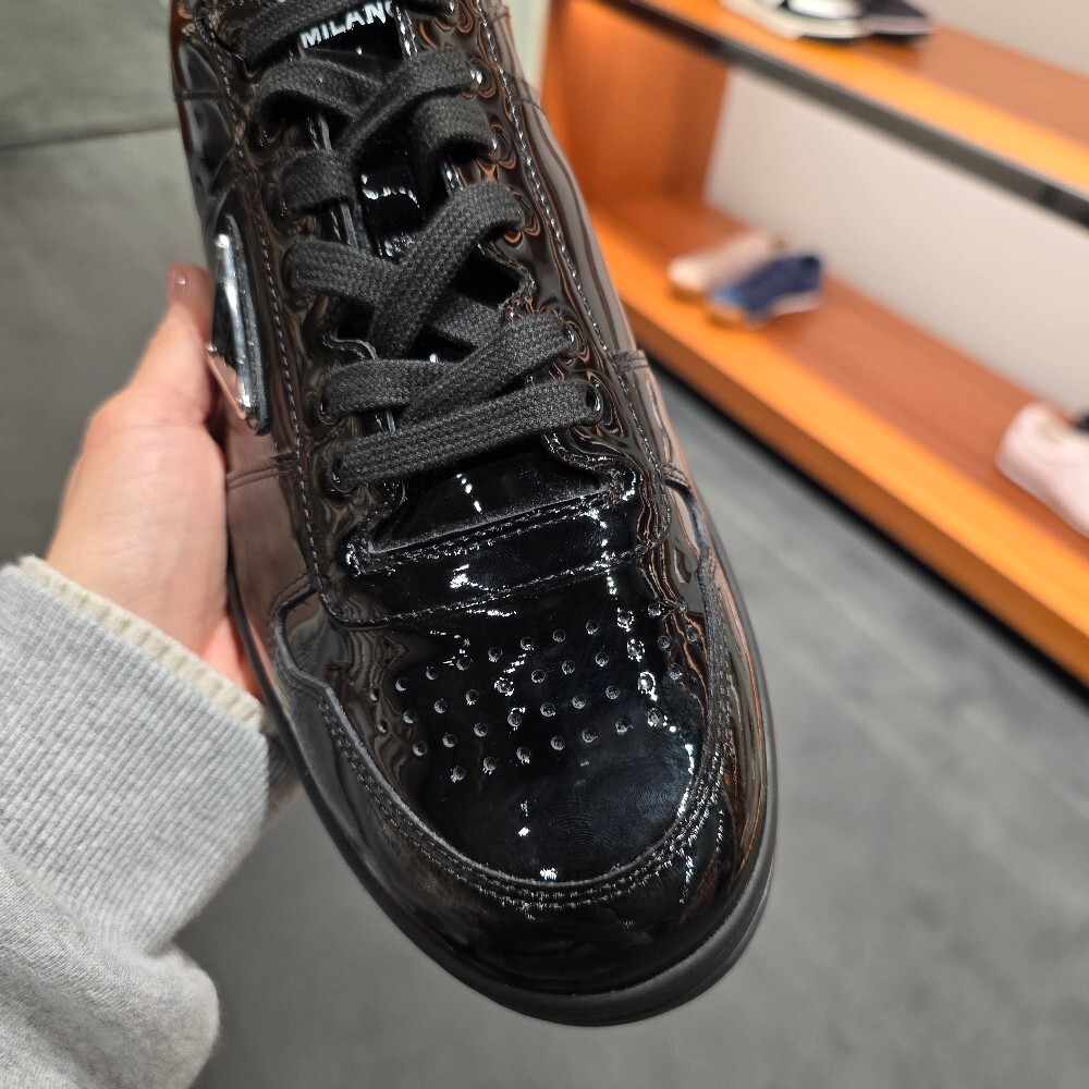 [아울렛] 프라다 다운다운 남성 스니커즈 2EE364