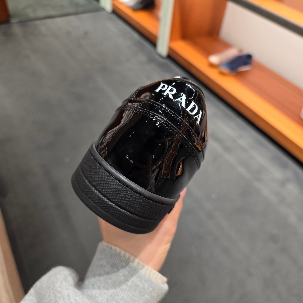 [아울렛] 프라다 다운다운 남성 스니커즈 2EE364