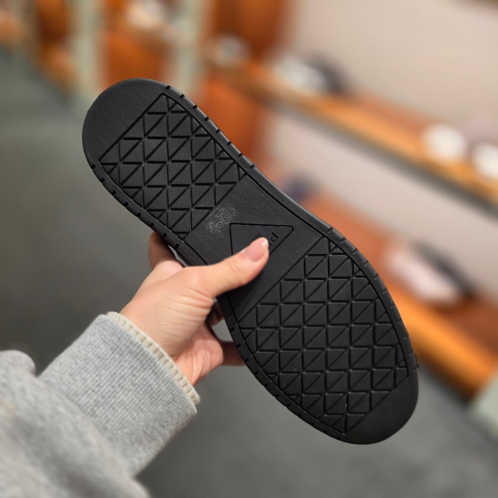 [아울렛] 프라다 다운다운 남성 스니커즈 2EE364