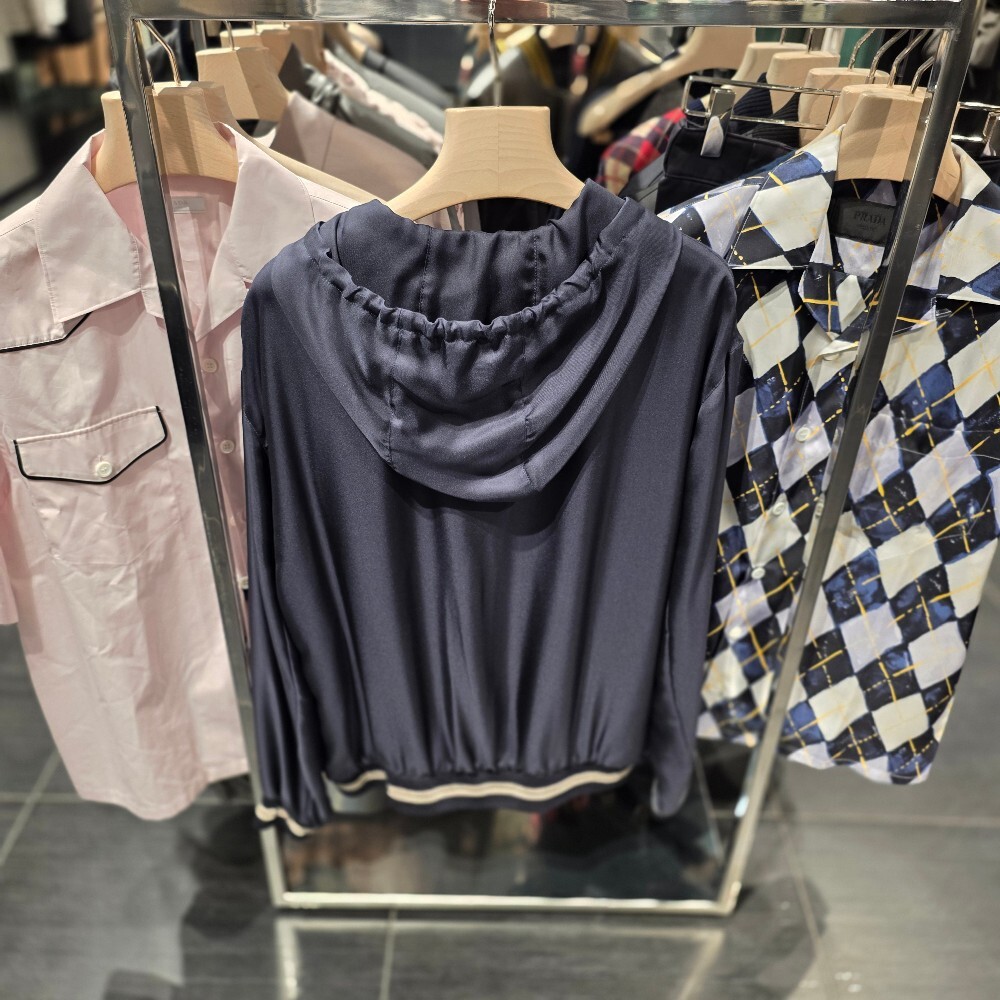 [아울렛] 프라다 실크 남성 후드 블루종 자켓 SGC538