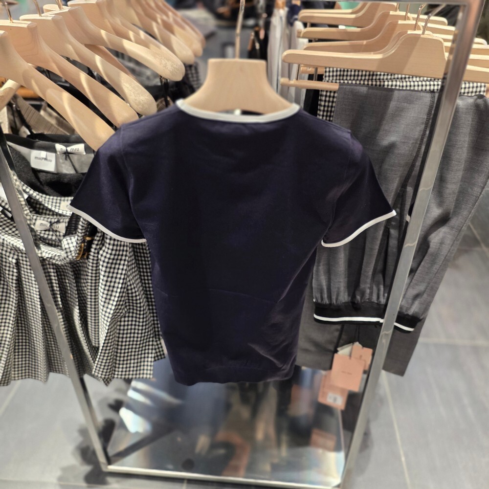 [아울렛] 미우미우 여성 반팔 티셔츠 MMLA88