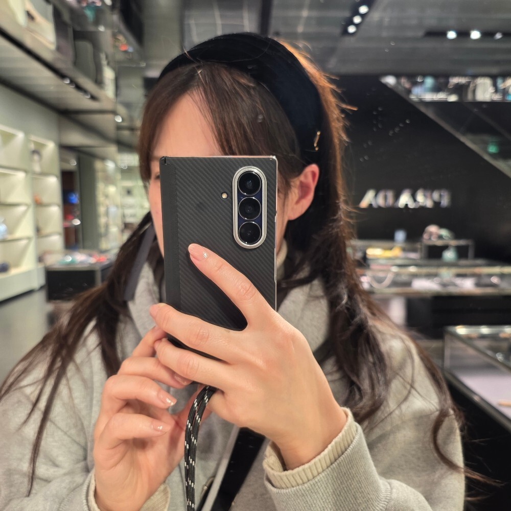 [아울렛] 프라다 삼각로고 벨벳 헤어 밴드 1IH086