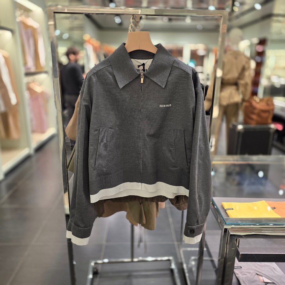 [아울렛] 미우미우 포플린 크롭 여성 자켓 ML1131