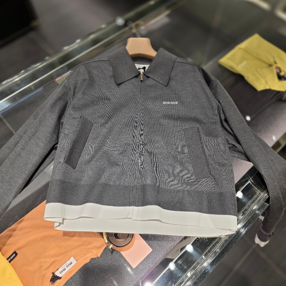 [아울렛] 미우미우 포플린 크롭 여성 자켓 ML1131